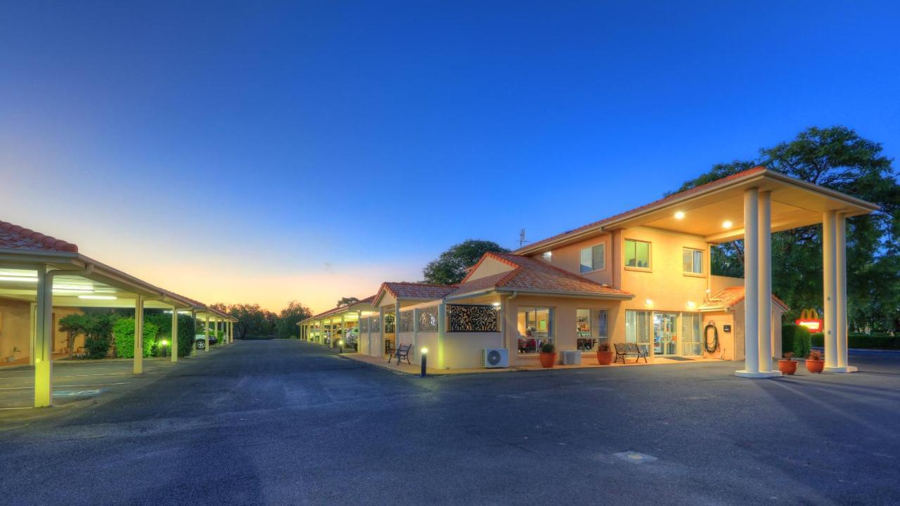 Country Roads Motor Inn Гундивинди Экстерьер фото