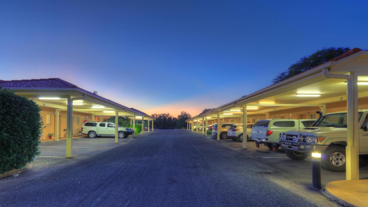 Country Roads Motor Inn Гундивинди Экстерьер фото