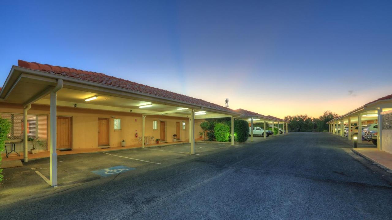 Country Roads Motor Inn Гундивинди Экстерьер фото