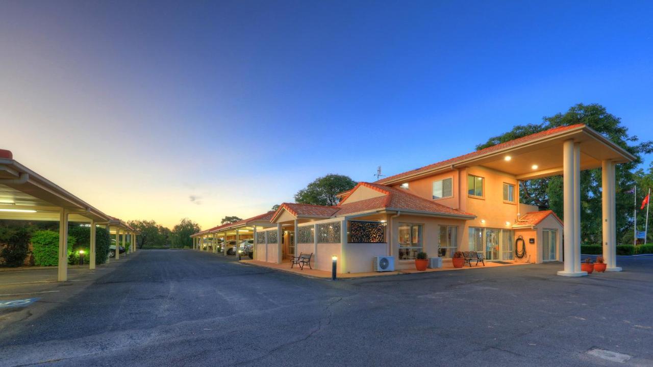 Country Roads Motor Inn Гундивинди Экстерьер фото