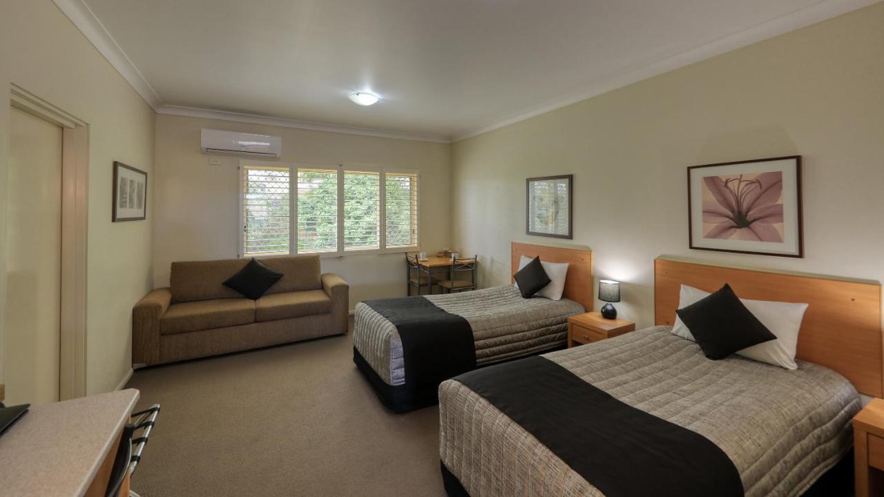 Country Roads Motor Inn Гундивинди Экстерьер фото