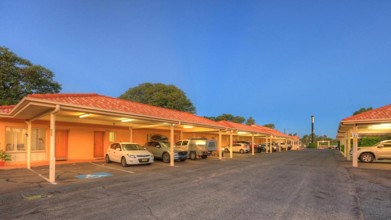 Country Roads Motor Inn Гундивинди Экстерьер фото