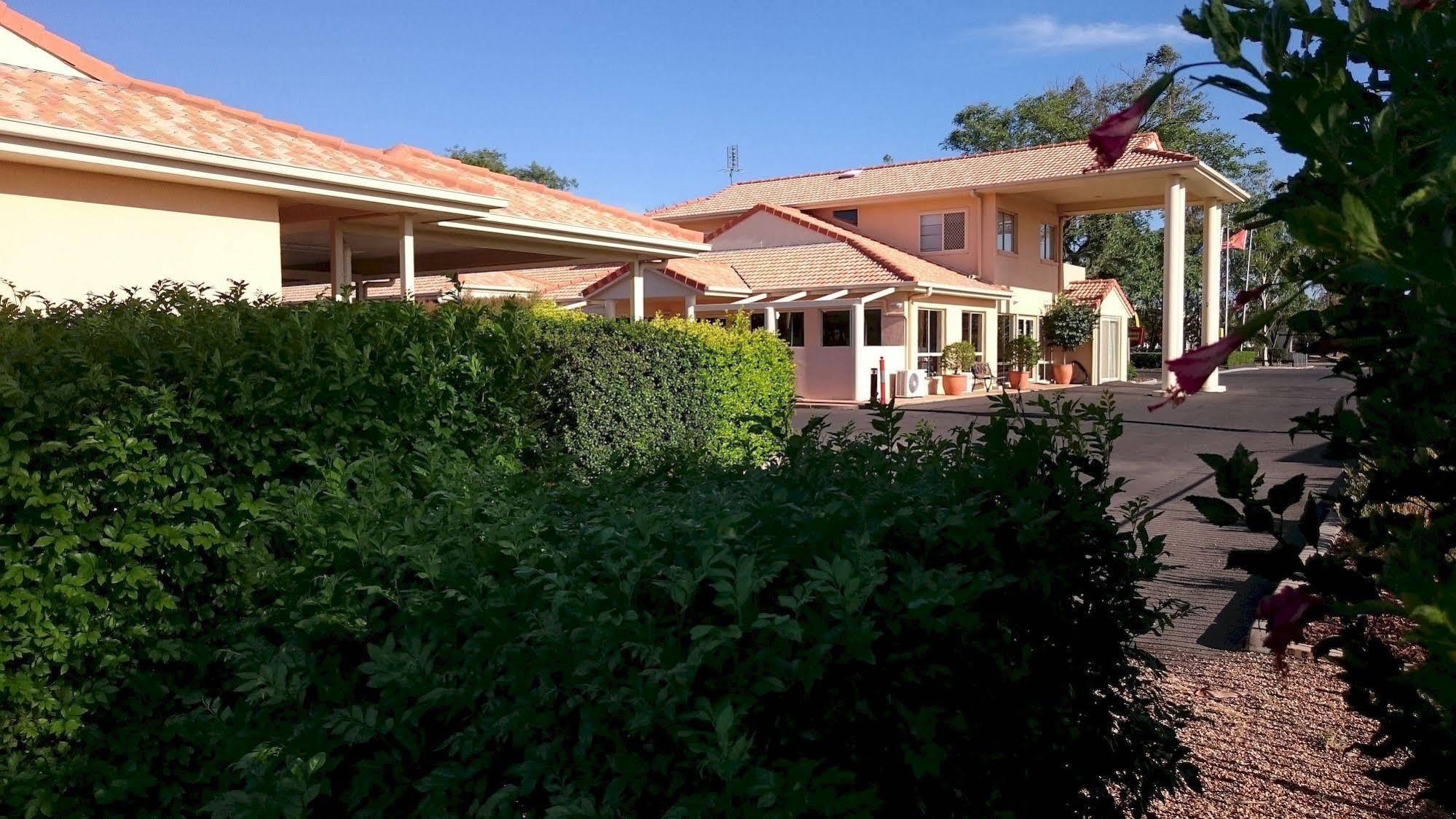 Country Roads Motor Inn Гундивинди Экстерьер фото